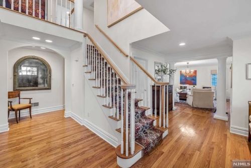9 Powderhorn Rd, Ho Ho Kus, NJ 07423-1709