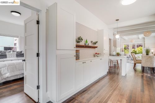 721 45 St, Oakland CA 94609-1802 exterior