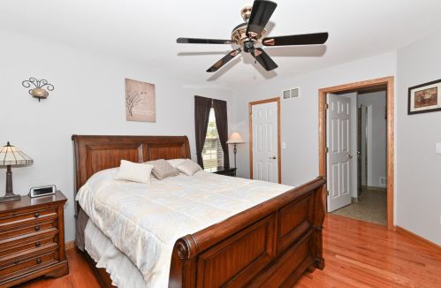 28842 Stone Ridge Ct, Waterford WI  53185-5609 exterior