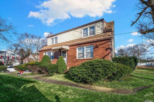 3748 Marilyn Dr, Seaford, NY 11783-1806