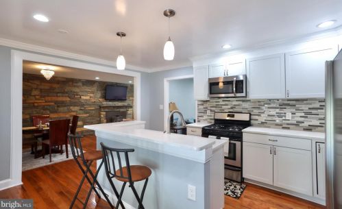 15108 Costa Dr, Woodbridge VA  22193-1647 exterior