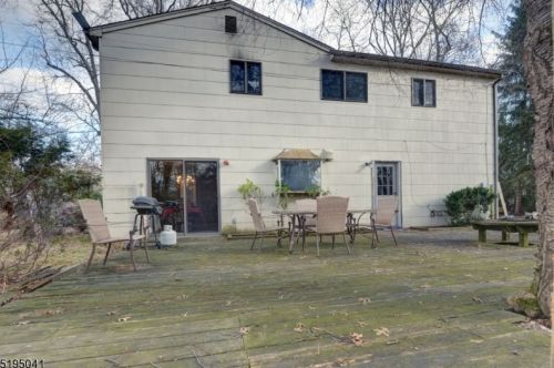 22 Bog And Vly Ln, Lincoln Park, NJ 07035-1341