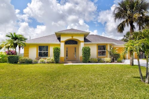 1902 5th St, Lehigh Acres, FL 33936-1026