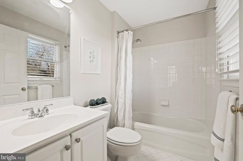 3211 Winter Sun Ter, Herndon VA  20171-1939 exterior