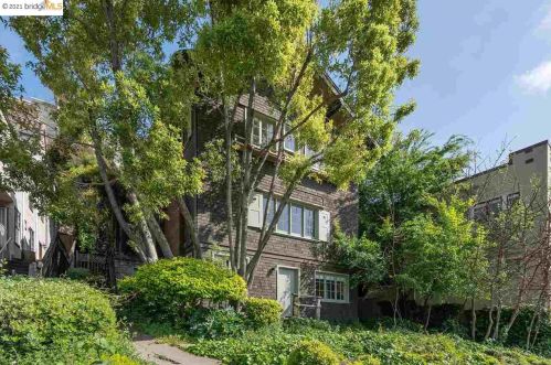 2626 Harrison St, Oakland, CA 94612-3814