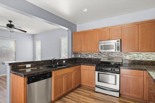 4237 Ivory Ln, Turlock CA  95382-7430 exterior