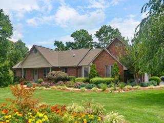 303 Windy Knoll Dr, Hendersonville, NC 28739-9616