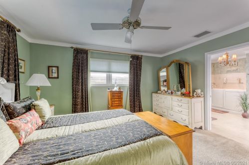 7440 Twin Sabal Dr, Hialeah FL  33014-2529 exterior