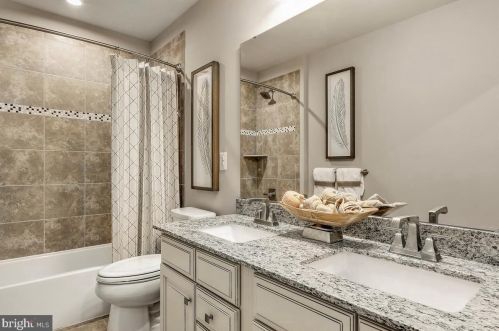 28 Winifred Dr, Hanover PA  17331 exterior