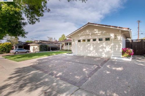 868 Mango Ave, Sunnyvale, CA 94087-1654