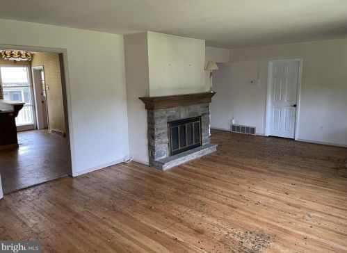 1215 Stratford Ave, Melrose Park PA  19027-3029 exterior