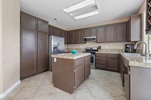 42092 Orange Blossom Dr, Temecula CA  92591-5542 exterior