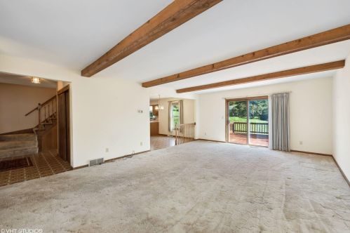 1915 Fieldcrest Ln, Waukesha, WI 53186-2681