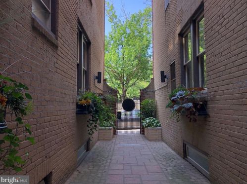 336 Lombard St, Philadelphia PA  19147-1529 exterior