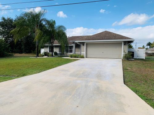 541 Feldman Ave, Fort Pierce, FL 34953-4037