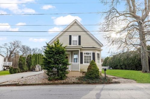475 Hooper St, Tiverton, RI 02878-1213
