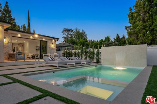 12600 Emelita St, North Hollywood CA  91607-1017 exterior