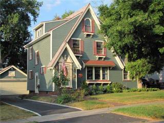 39 Kemphurst Rd, Rochester, NY 14612-5135