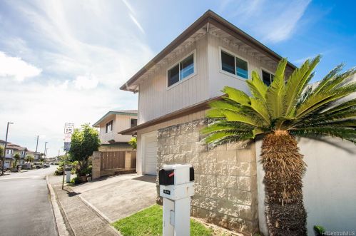 99-818 Meaala St, Aiea, HI 96701