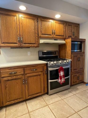 6609 Manchester Dr, Greendale, WI 53129-1218