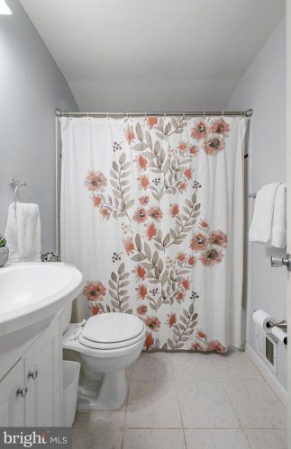 13760 Mellowdew Ct, Woodbridge VA  22193-4432 exterior