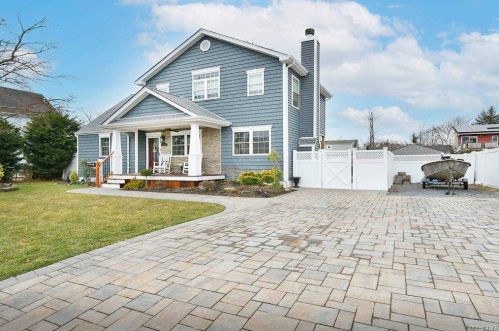 838 Milligan Ln, West Islip, NY 11795-3440
