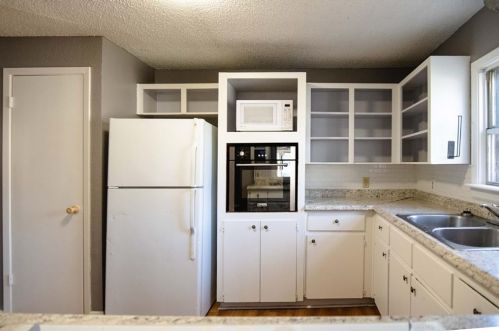 1102 Cherico St, Austin TX  78702-3706 exterior