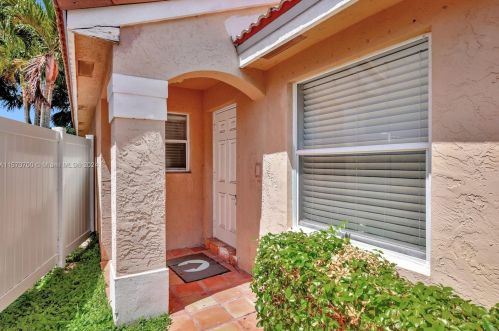 2728 177th Ave, Hollywood FL  33029-5142 exterior