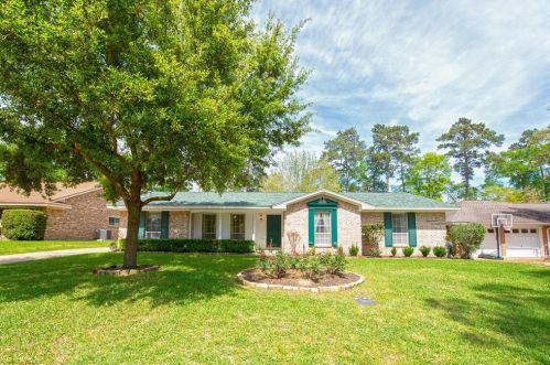 1110 Holly Dr, Conroe TX  77301-1118 exterior