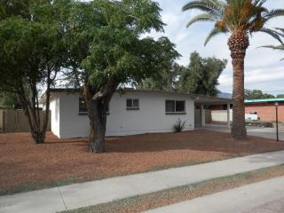 1212 Pelaar St, Tucson, AZ 85705-2560