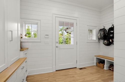 310 South Ave, New Canaan CT  06840-5820 exterior