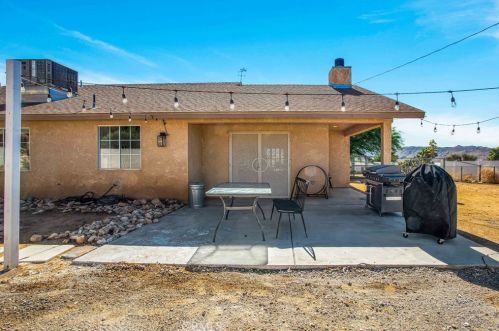 7645 Victoria Ave, Yucca Valley CA  92284-6152 exterior
