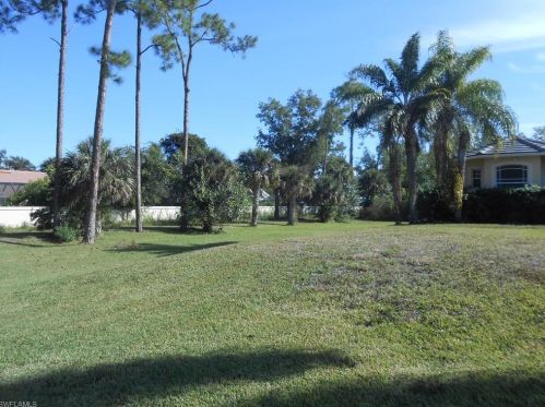 2570 68th St, Naples FL  34105-7224 exterior