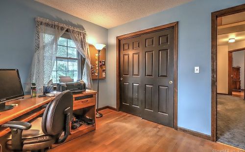 22 Harvest Ln, Milford CT  06461-1705 exterior