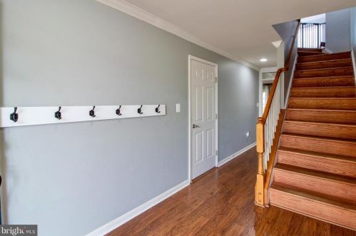 9195 Cascade Falls Dr, Bristow, VA 20136-6105