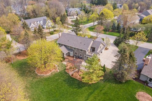 11747 River Ridge Dr, Thiensville, WI 53092-2755