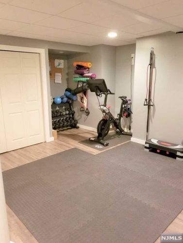 25 Foxboro Ln, West Milford NJ  07480-4917 exterior