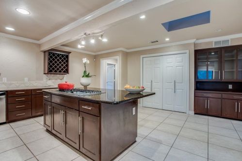 3960 Cedarbrush Dr, Dallas TX  75229-2703 exterior