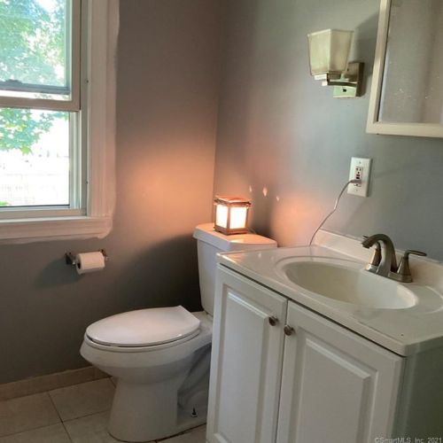 429 Elm St, Windsor Locks CT  06096-1604 exterior