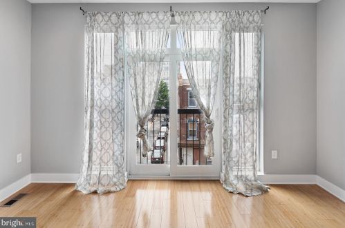 1419 4 St, Philadelphia PA  19147-0059 exterior