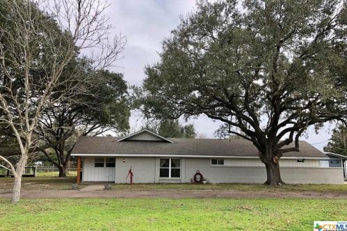 719 Gilbert Rd, Edna, TX 77957-4070