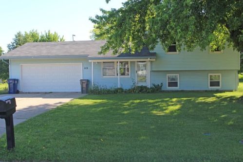 113 Parkway Dr, Spencer, IA 51301-5953