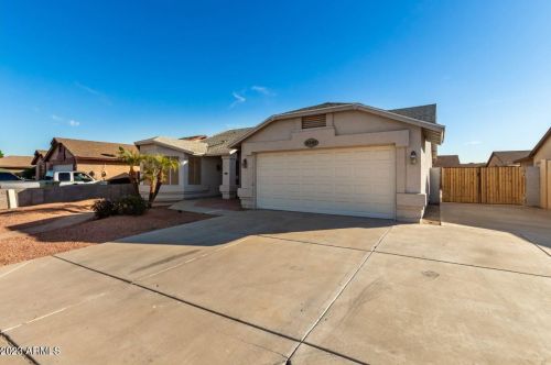 8547 Ocotillo Rd, Glendale, AZ 85305-2181