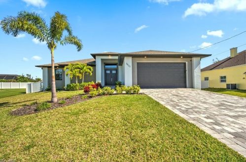 3527 4th Ln, Cape Coral, FL 33991-5604