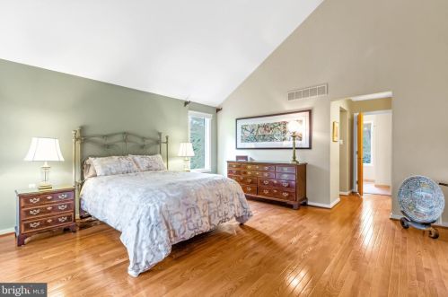 1483 Buck Crk Dr, Yardley PA 19067-4053 exterior