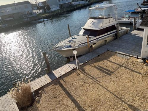 168 Lido Promenade, North Lindenhurst NY  11757-6737 exterior