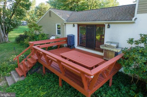 871 Chester Dr, Pottstown PA 19465-7518 exterior