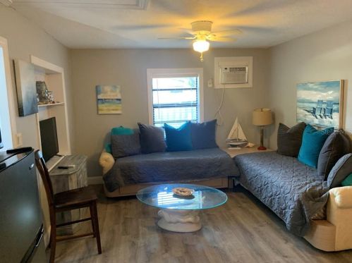 113 145th Ave, Saint Petersburg, FL 33708-2275