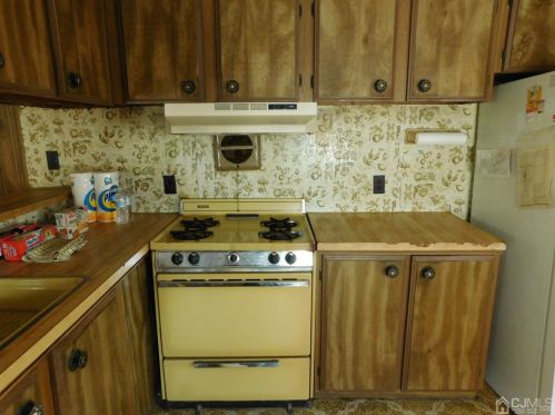 29 Alison Dr, Avenel NJ  07001-1929 exterior