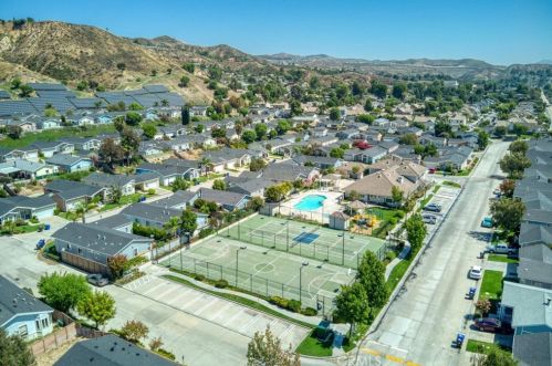 20077 Summit View Ct, Santa Clarita CA  91351-5709 exterior